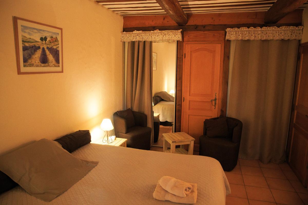 Châteauneuf-de-Gadagne Mas Des Vertes Rives Bed & Breakfast エクステリア 写真