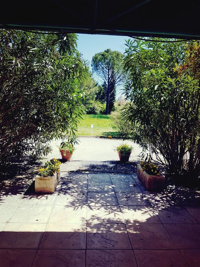 Châteauneuf-de-Gadagne Mas Des Vertes Rives Bed & Breakfast エクステリア 写真